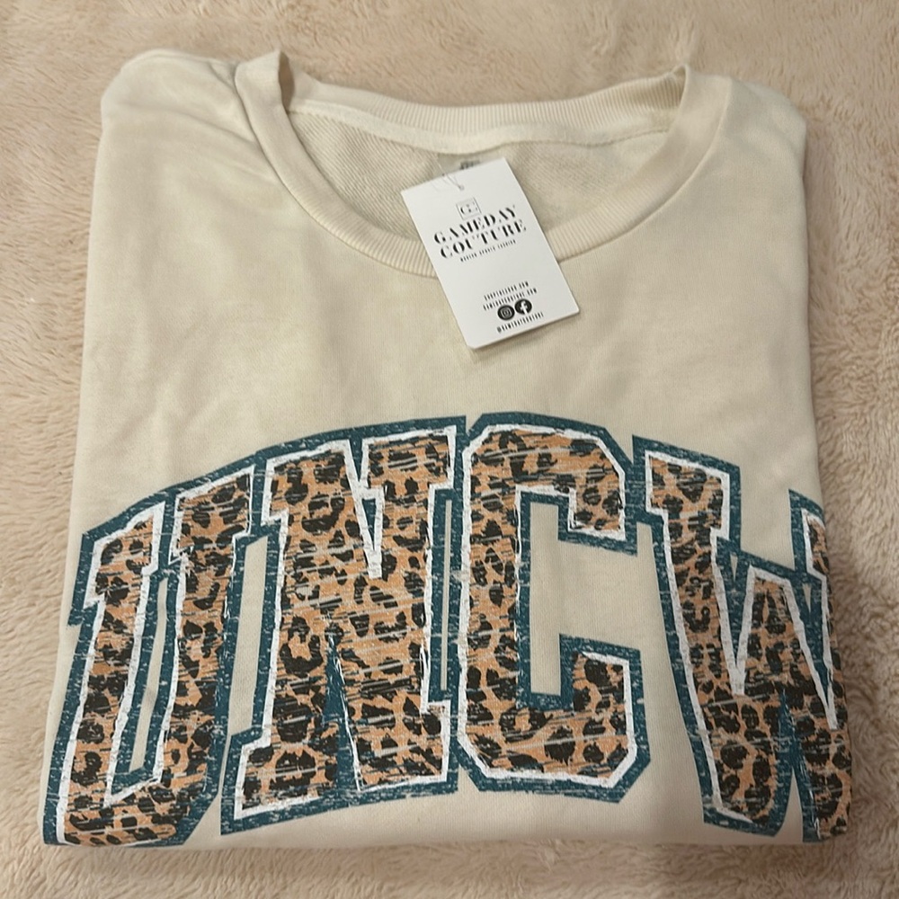 UNCW loose fit sweatshirt
